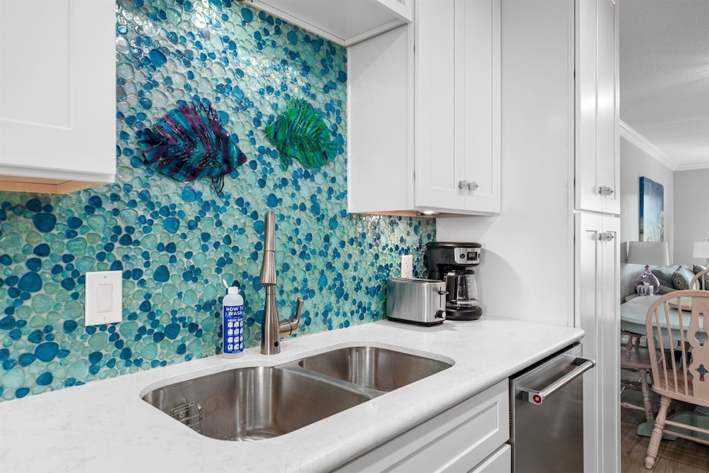 5 O'clock Somewhere by Miss Kitty s — 4-Star Luxury Hotel in Rockport, United States