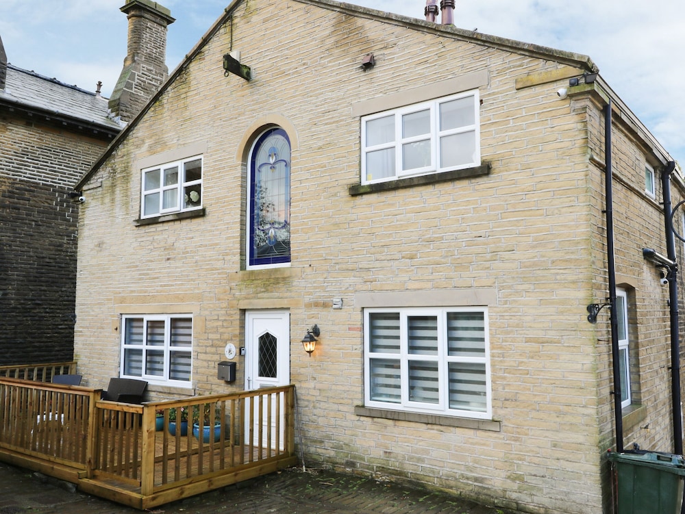 The Coach House — 4-Star Luxury Hotel in Bradford, United Kingdom