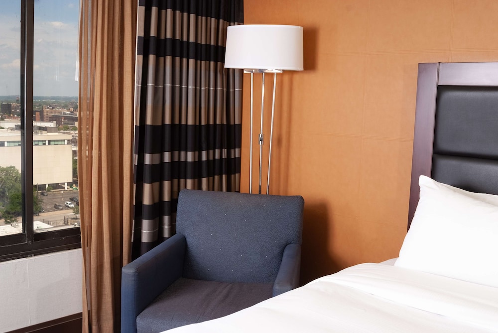 DoubleTree by Hilton Hotel Cleveland Downtown Lakeside - photo 12