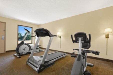 Super 8 by Wyndham Oxford - photo 6