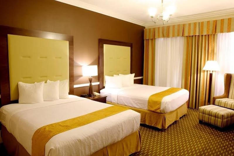 Best Western Plus San Pedro Hotel & Suites - photo 32