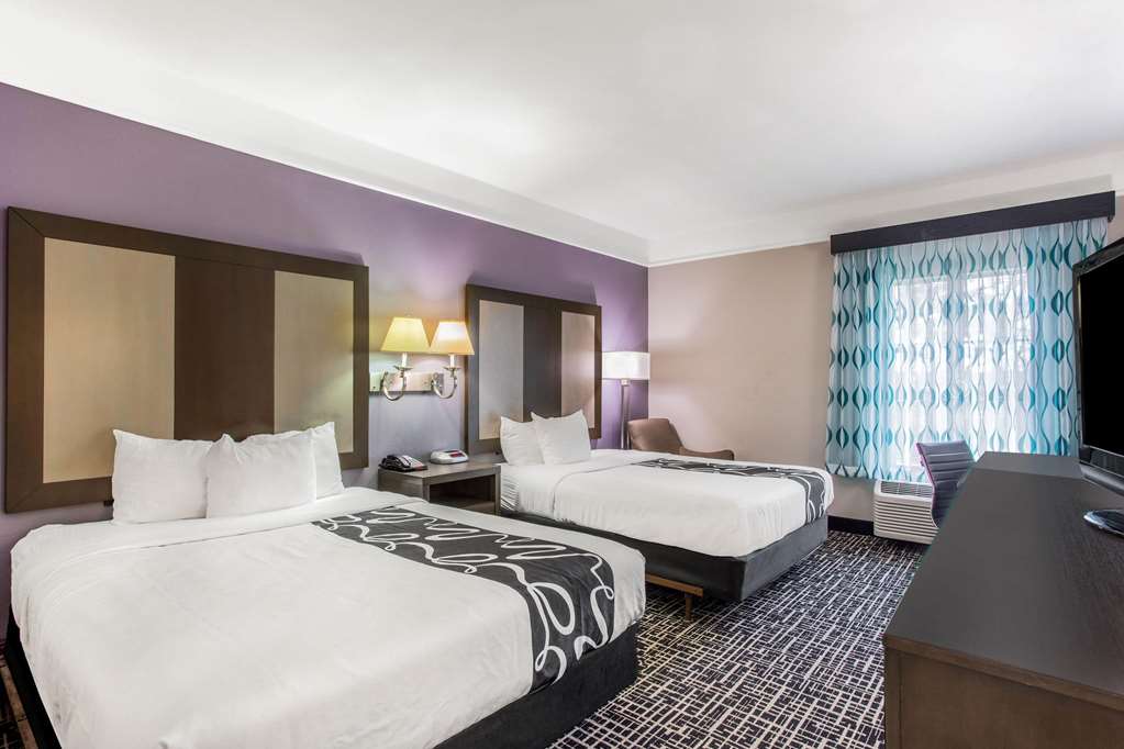 La Quinta Inn & Suites by Wyndham Fultondale Birmingham N - photo 14