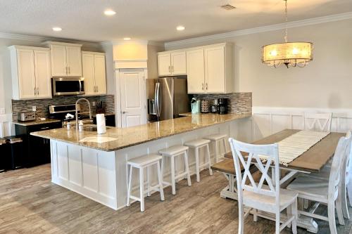 Beach side ocean views & walk to Casa Marina — 4-Star Luxury Hotel in Jacksonville Beach, United States