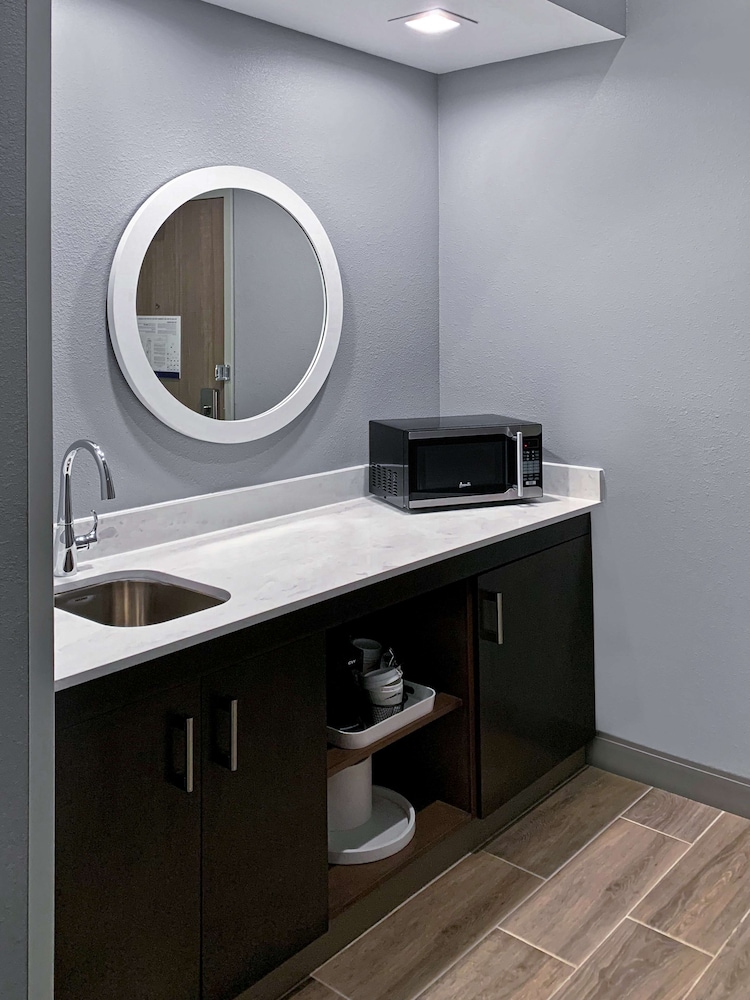 Hampton Inn & Suites Houston East Beltway 8 - photo 34