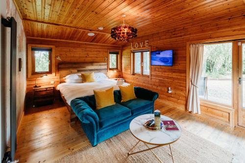 Blissful Corner Lodge Great Ayton Yorkshire with hot tub and onsite bistro