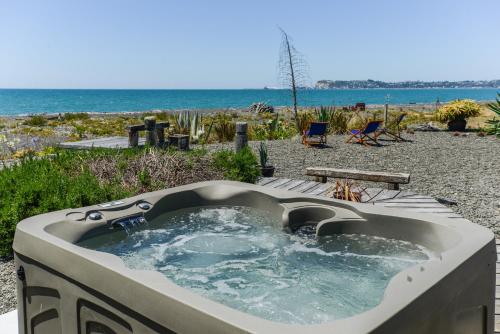 Absolute Beachfront B&B — 4-Star Luxury Hotel in Napier, New Zealand