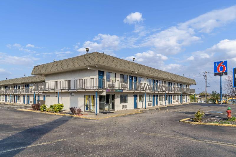 Motel6 Topeka KS Northwest — hotel in Topeka