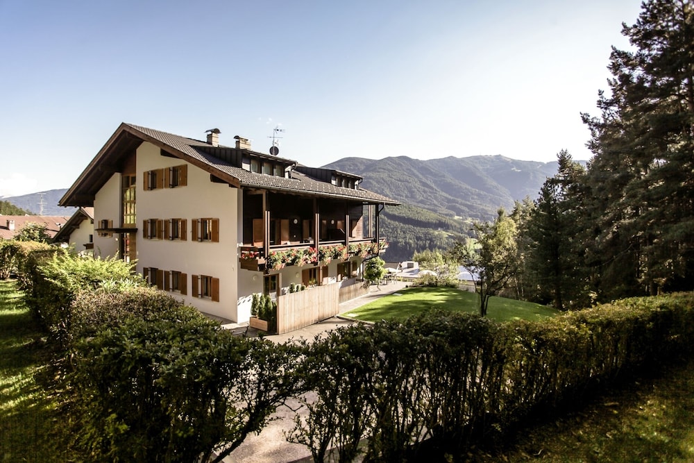 Appartement Suites Berna — 4-Star Luxury Hotel in Perca, Italy
