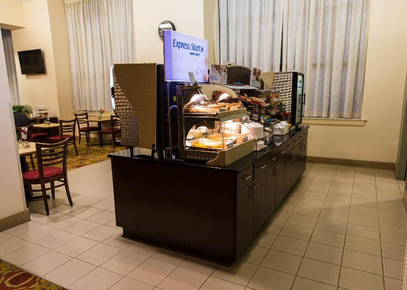 Holiday Inn Express Baltimore Downtown - photo 57
