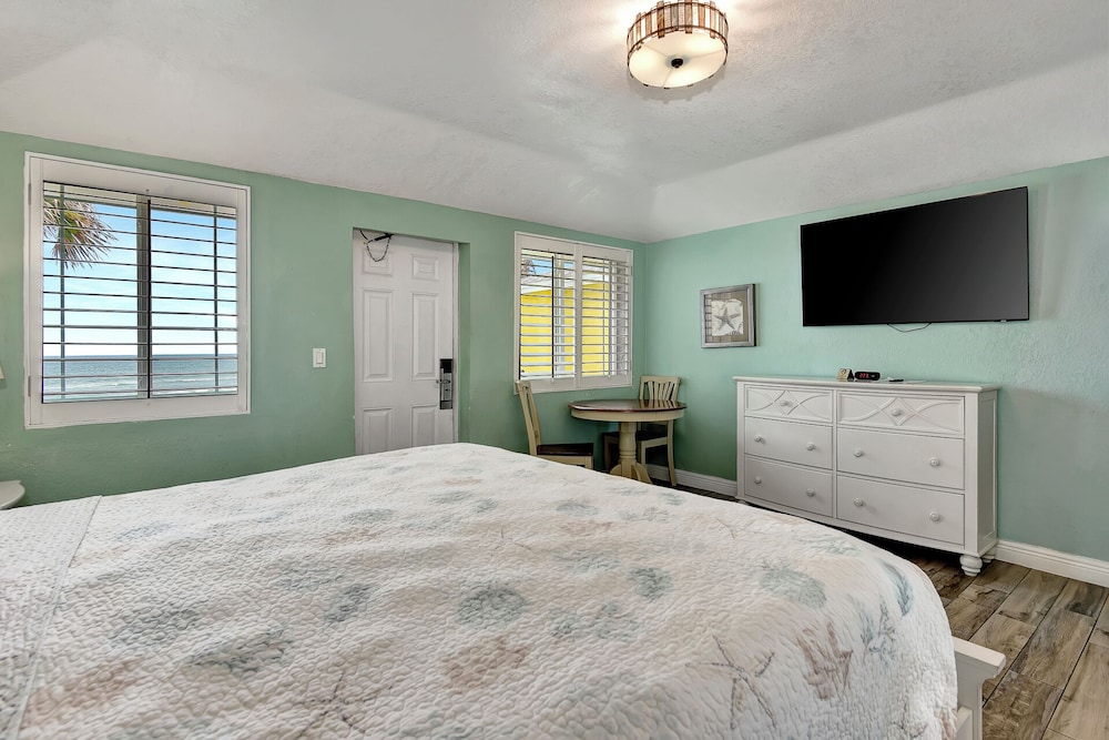 Shoreline Suites & Cabana Cottages - photo 46