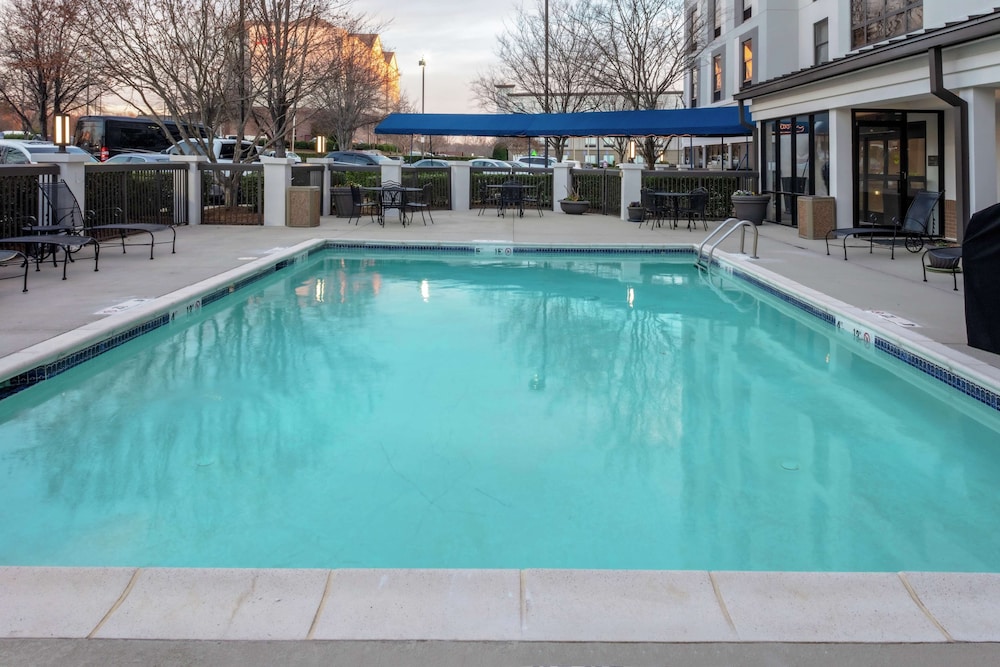 Hampton Inn & Suites Concord Charlotte - photo 25