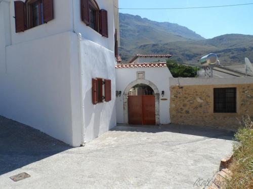 Liolio’s Manor — Unknown City — photo 3