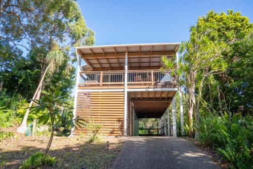 Treeside Sleeps 6 - carbon neutral hotel in Unknown City
