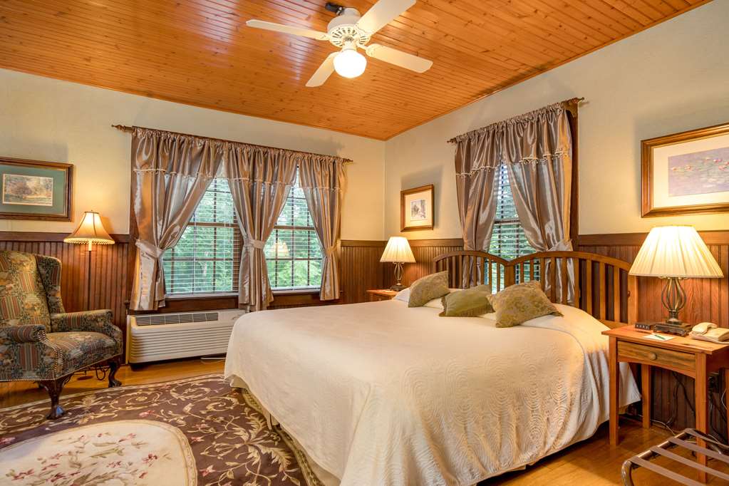 Highland Lake Inn & Resort - photo 16