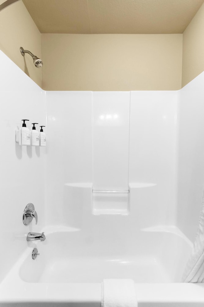 Cobblestone Hotel & Suites Knoxville - photo 32