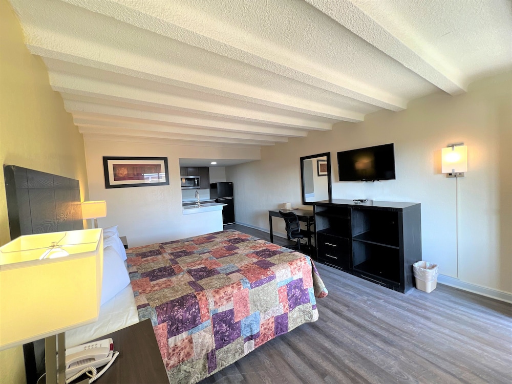 James River Inn & Suites - photo 17
