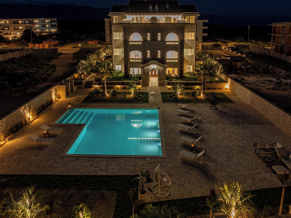 Exclusive Chateau Dabo Luxury Pool Apartments Novalja — 4-Star Luxury Hotel in Novalja, Croatia
