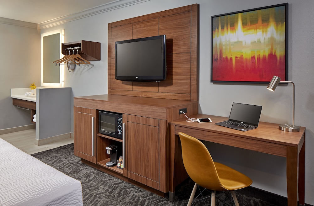 Studio Inn and Suites at Promenade Downey - photo 19