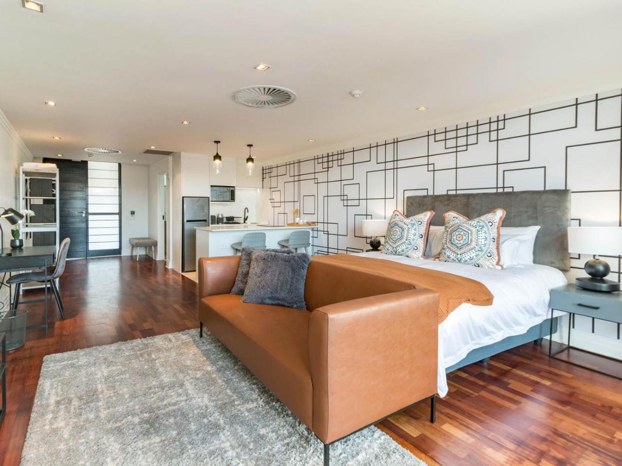Heriot Properties Units 19 & 20 — 4-Star Luxury Hotel in Johannesburg, South Africa