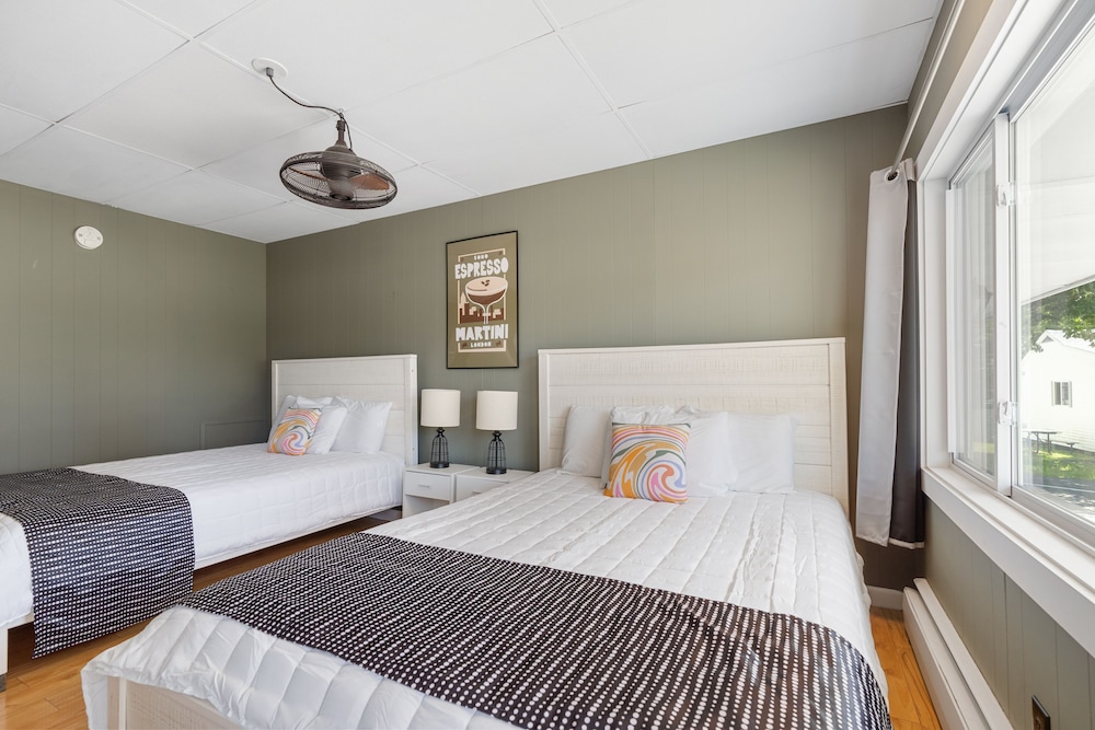The Beaches Motel & Cottages - photo 11