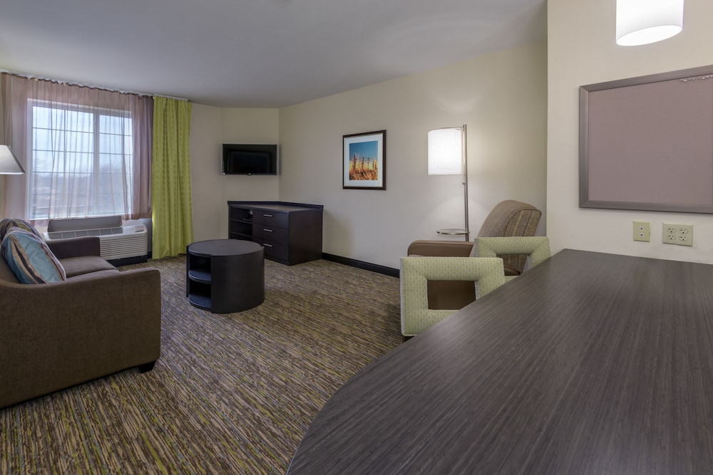 Candlewood Suites Midwest City by IHG - photo 8