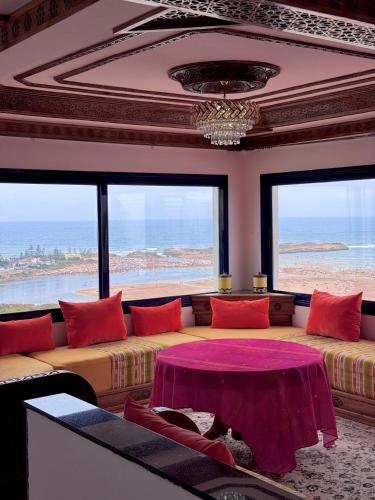 Le grand château Vue sur Mer uniquement les familles — 4-Star Luxury Hotel in Oualidia, Morocco
