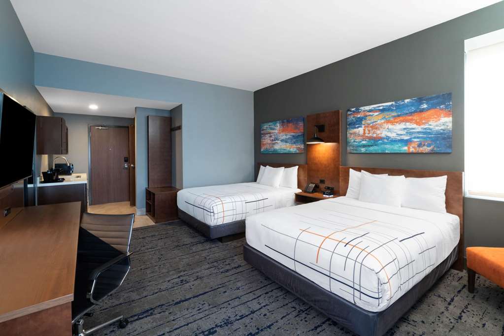 La Quinta Inn & Suites by Wyndham Louisville NE Old Henry Rd - photo 22