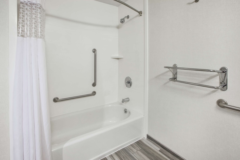 Hampton Inn Pittsburgh University Medical Center - photo 12