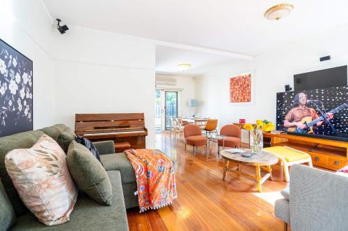 Classic Patterson Charm With Modern Comfort — Moorabbin
