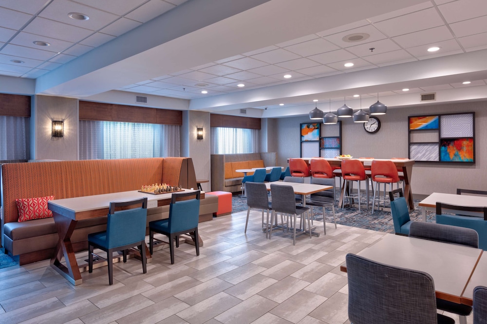 Hampton Inn Norfolk - photo 2