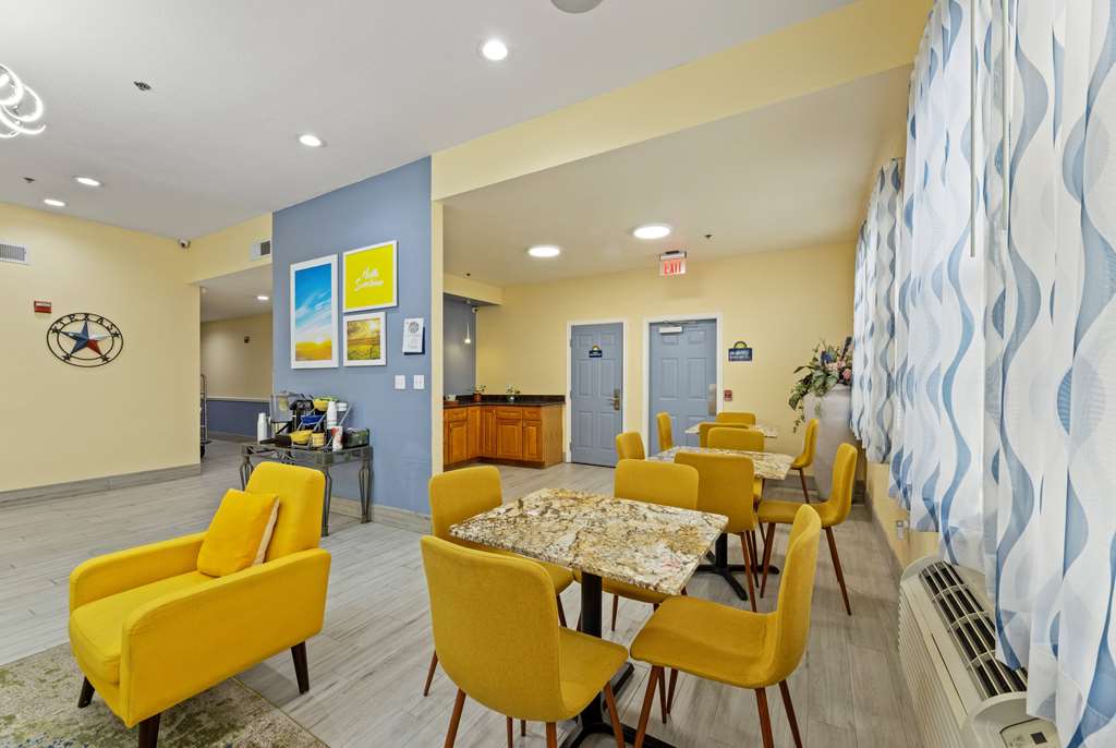 Days Inn & Suites by Wyndham Euless DFW Airport South - photo 58