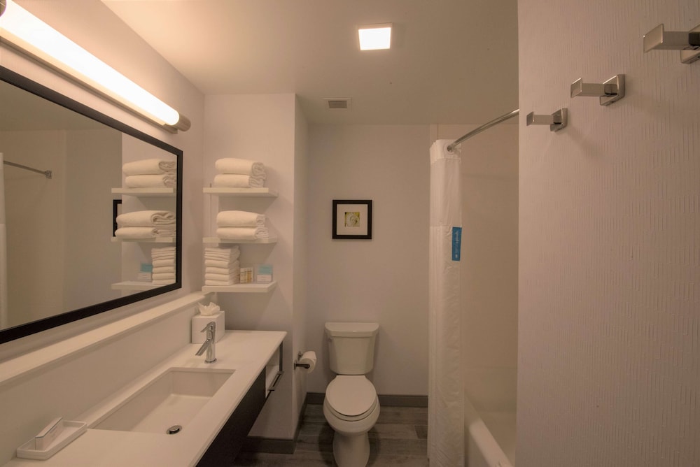 Hampton Inn & Suites Irvine Orange County Airport - photo 20
