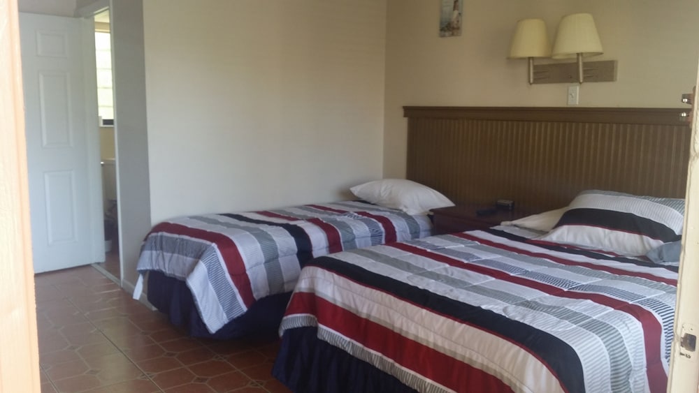 Palm Breeze Hotel - photo 8