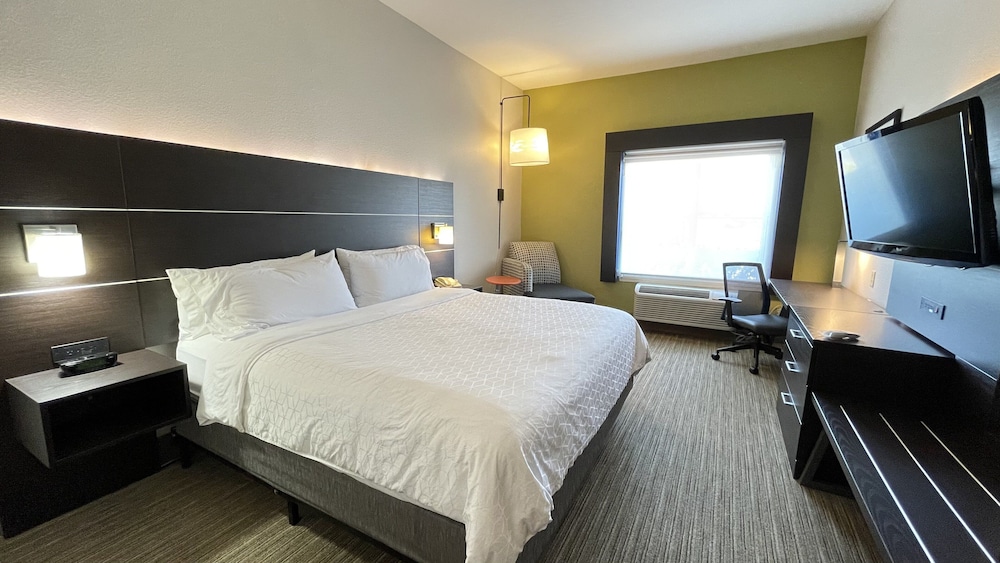 Holiday Inn Express Hotel & Suites Decatur by IHG - photo 17