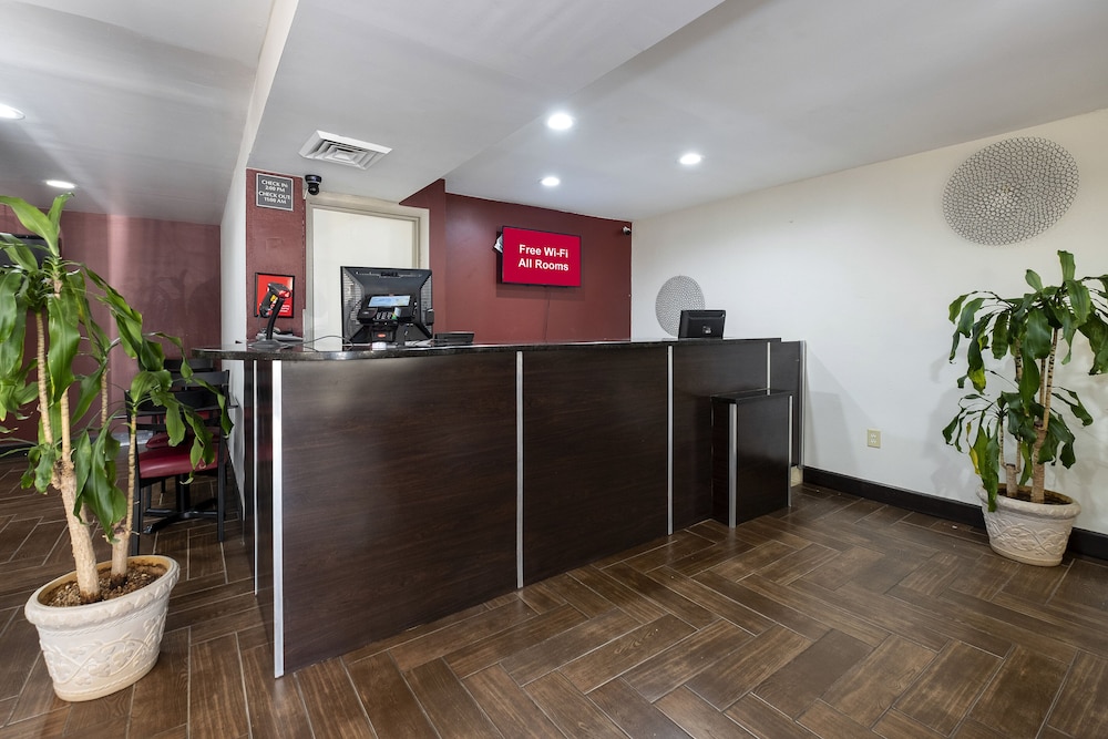 Red Roof Inn Raleigh North Crabtree Mall PNC Arena - photo 4