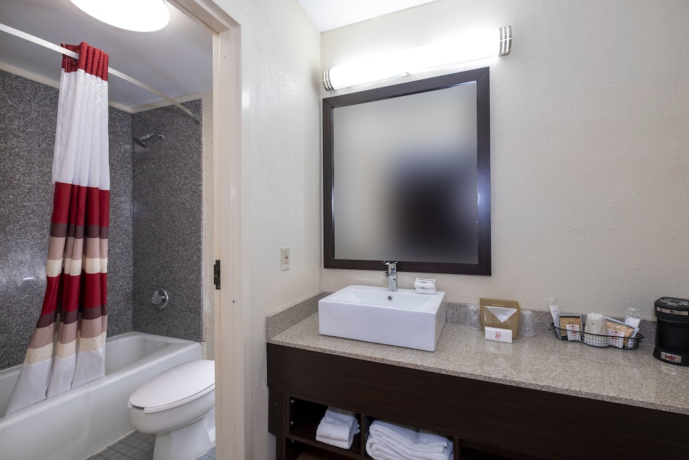 Red Roof Inn Kenly I 95 - photo 11