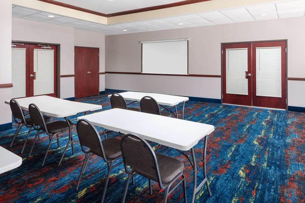 La Quinta Inn & Suites by Wyndham Woodward - photo 13