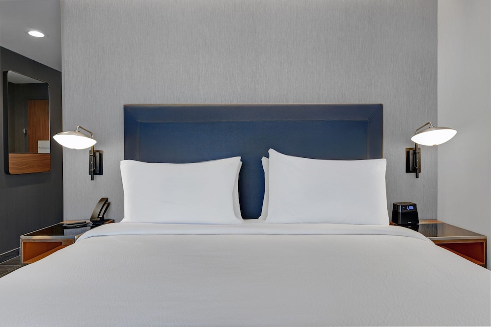 Courtyard by Marriott Hamilton - photo 9