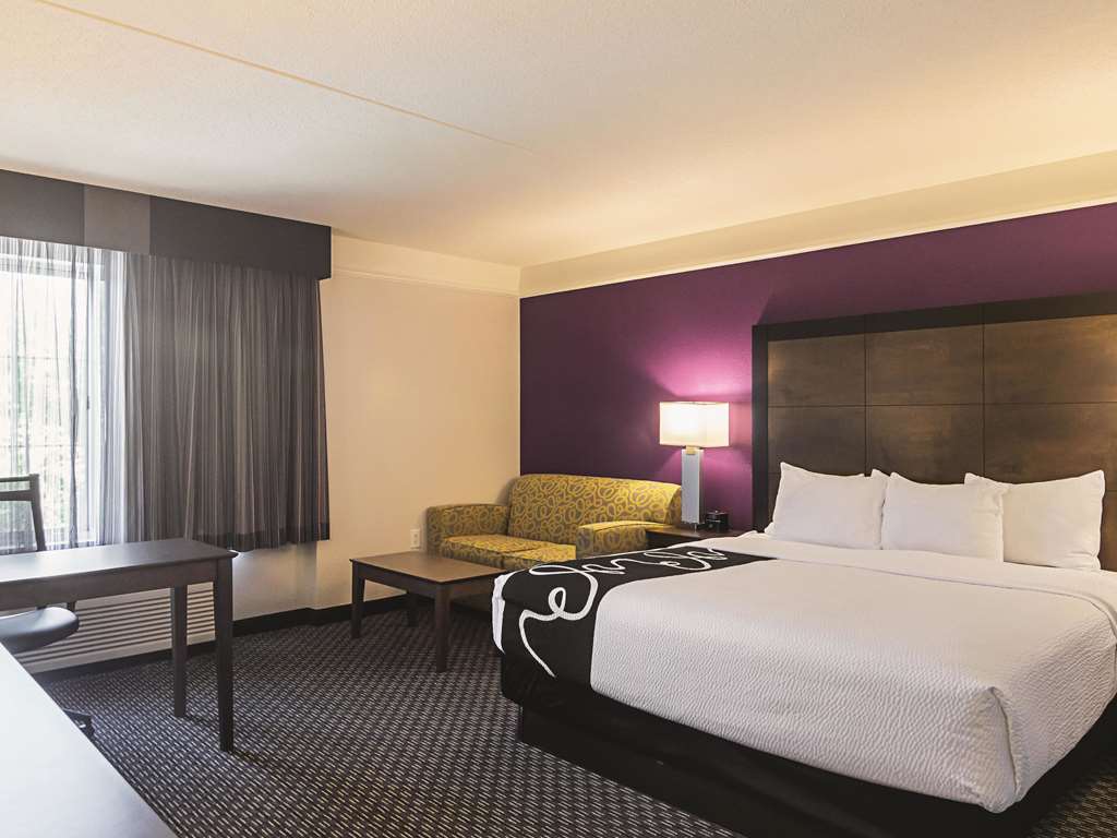 La Quinta Inn & Suites by Wyndham Oklahoma City NW Expwy - photo 18