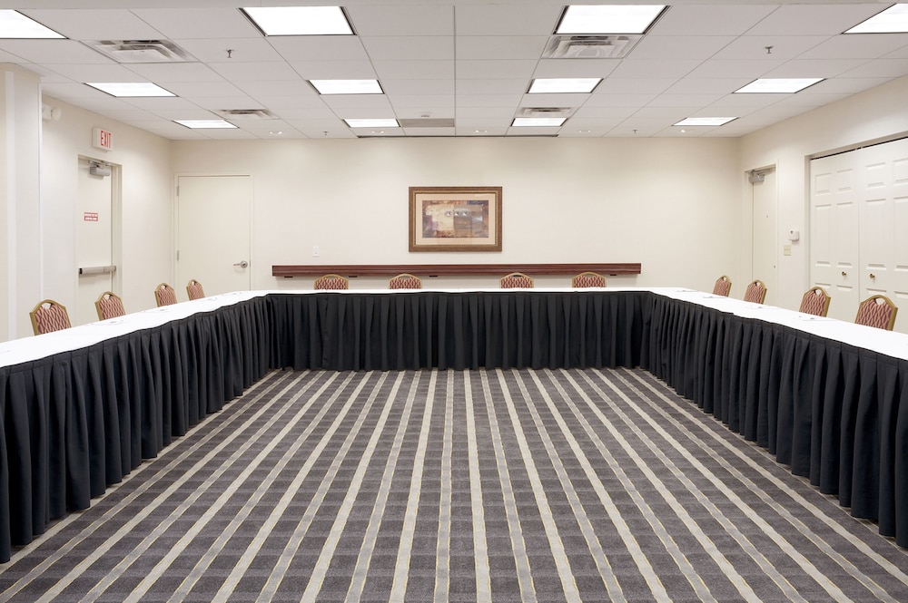 Hampton Inn & Suites Bloomington Normal - photo 35