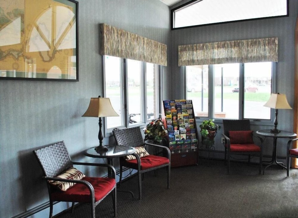 Fleetwood Inn & Suites - photo 23