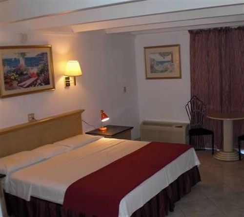 Peaks Hotel and Suites - photo 13