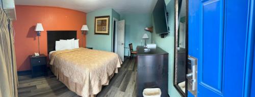 Town & Country Motel - photo 22