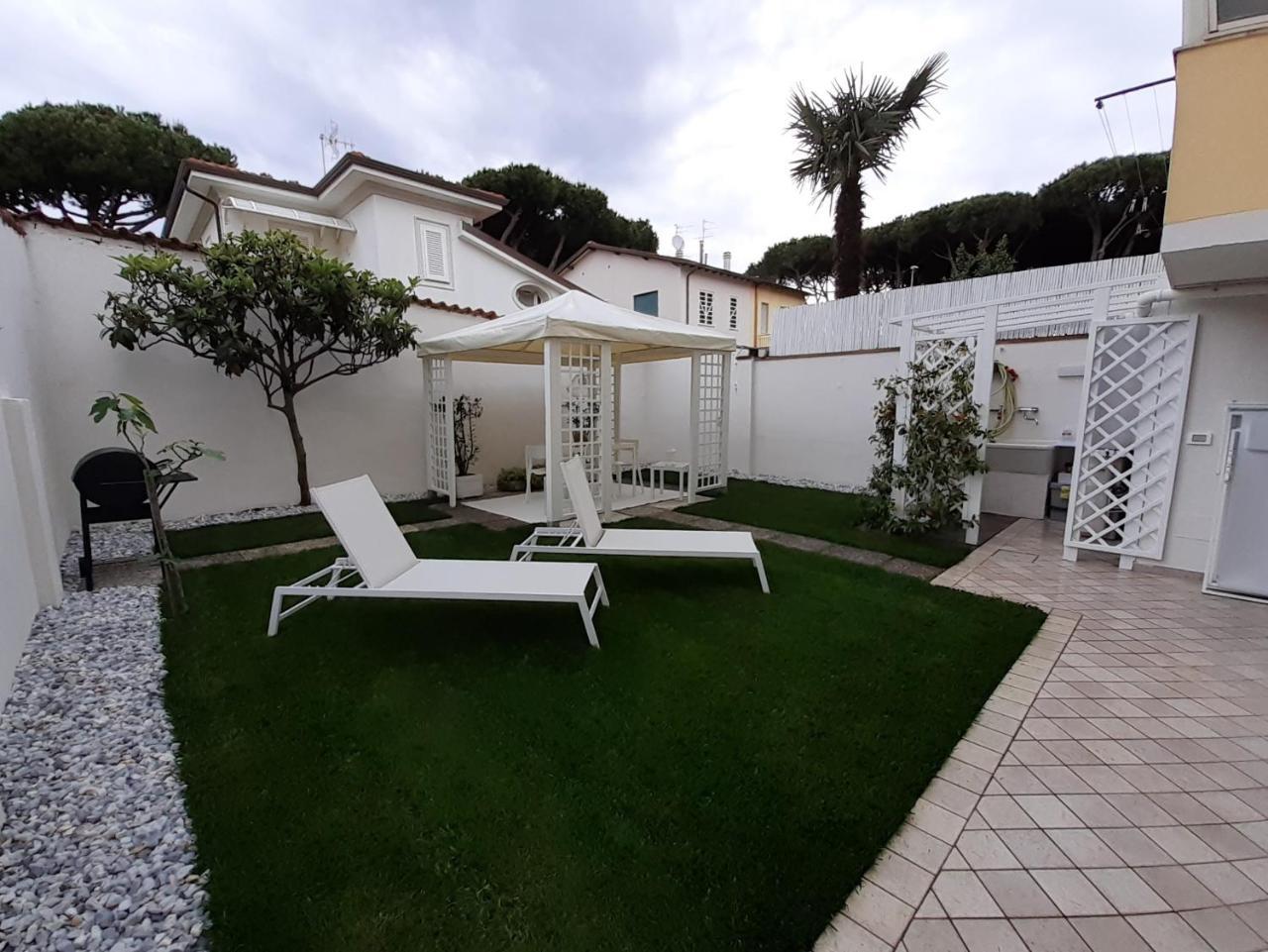 Minzoni94 Twobedroom Garden — 4-Star Luxury Hotel in Camaiore, Italy