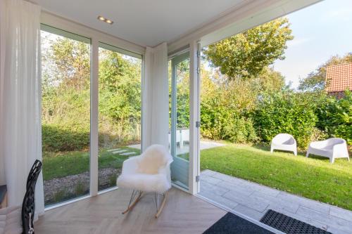 Welcome in Vakantiehuis in bosrijke omgeving met sauna en houtkachel I Oosterpark 76 Oostkapelle — hotel in Oostkapelle