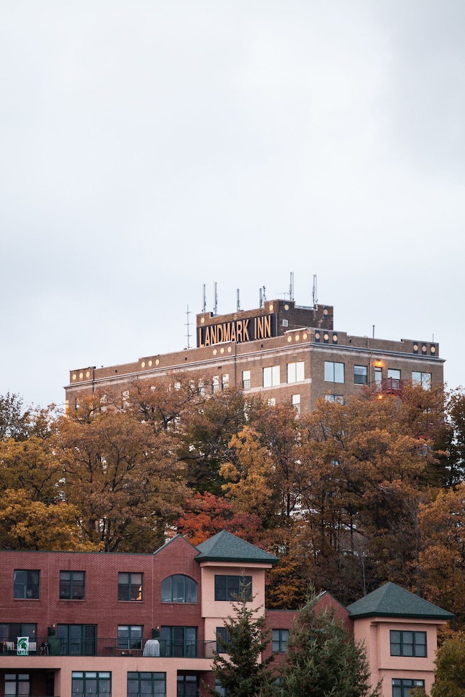 Landmark Inn - photo 30