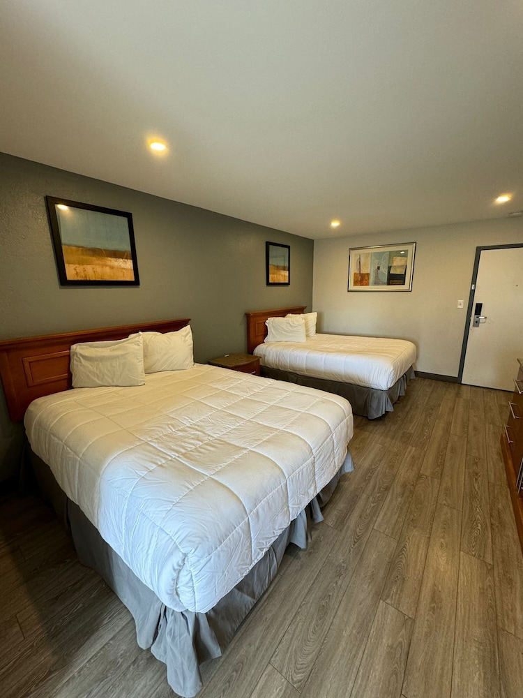 Days Inn by Wyndham Moosic - photo 11