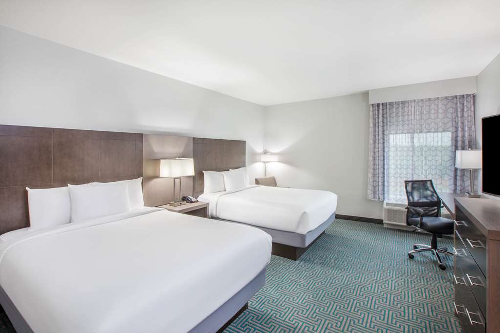 La Quinta Inn & Suites by Wyndham Dallas Duncanville - photo 24