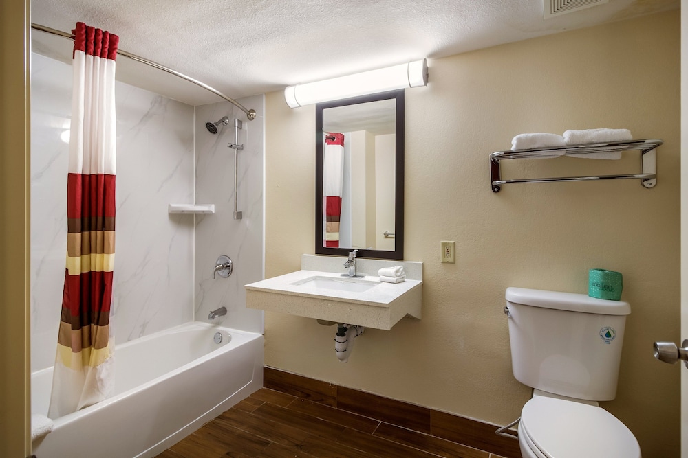 Red Roof Inn Houston East I 10 - photo 20