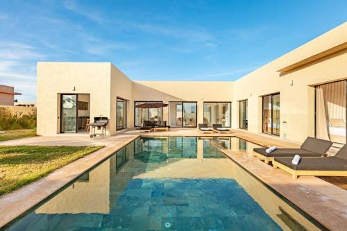 Villa Victoria piscine Chauffée sans vis à vis — 4-Star Luxury Hotel in Marrakesh, Morocco